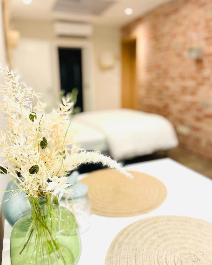 La Petite Halte Bed and Breakfast Comines-Warneton Exterior foto